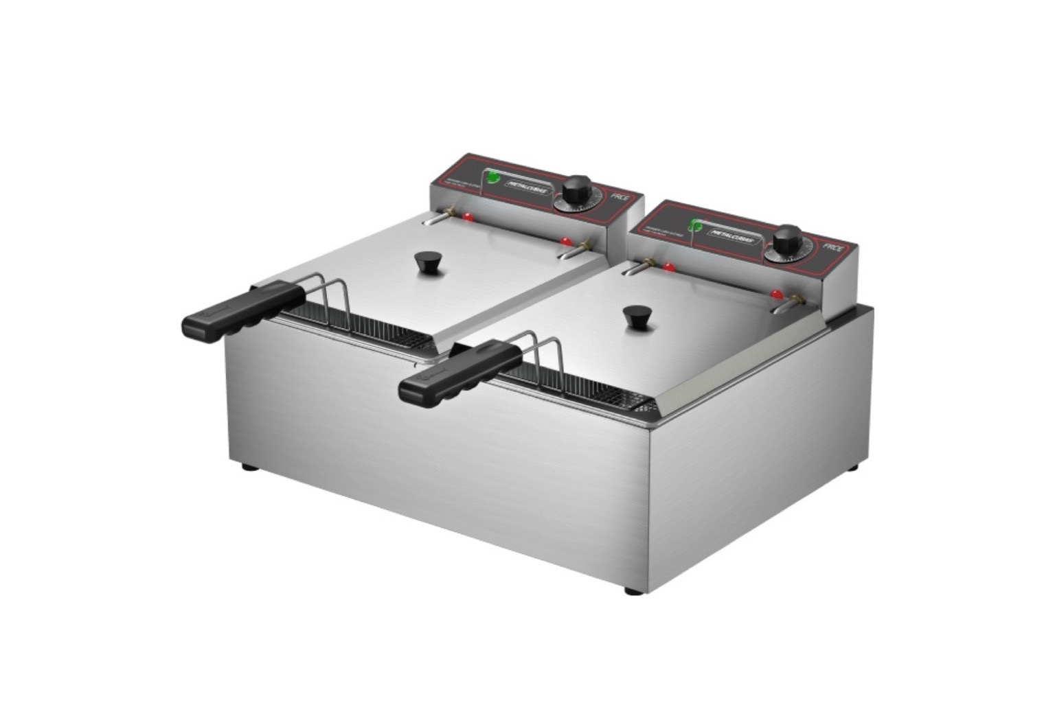 Equipamento industrial em inox instalado em área de produção